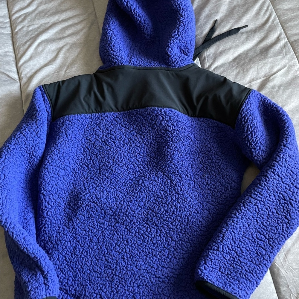Women’s UA Sherpa hoodie size small - Picture 5 of 6